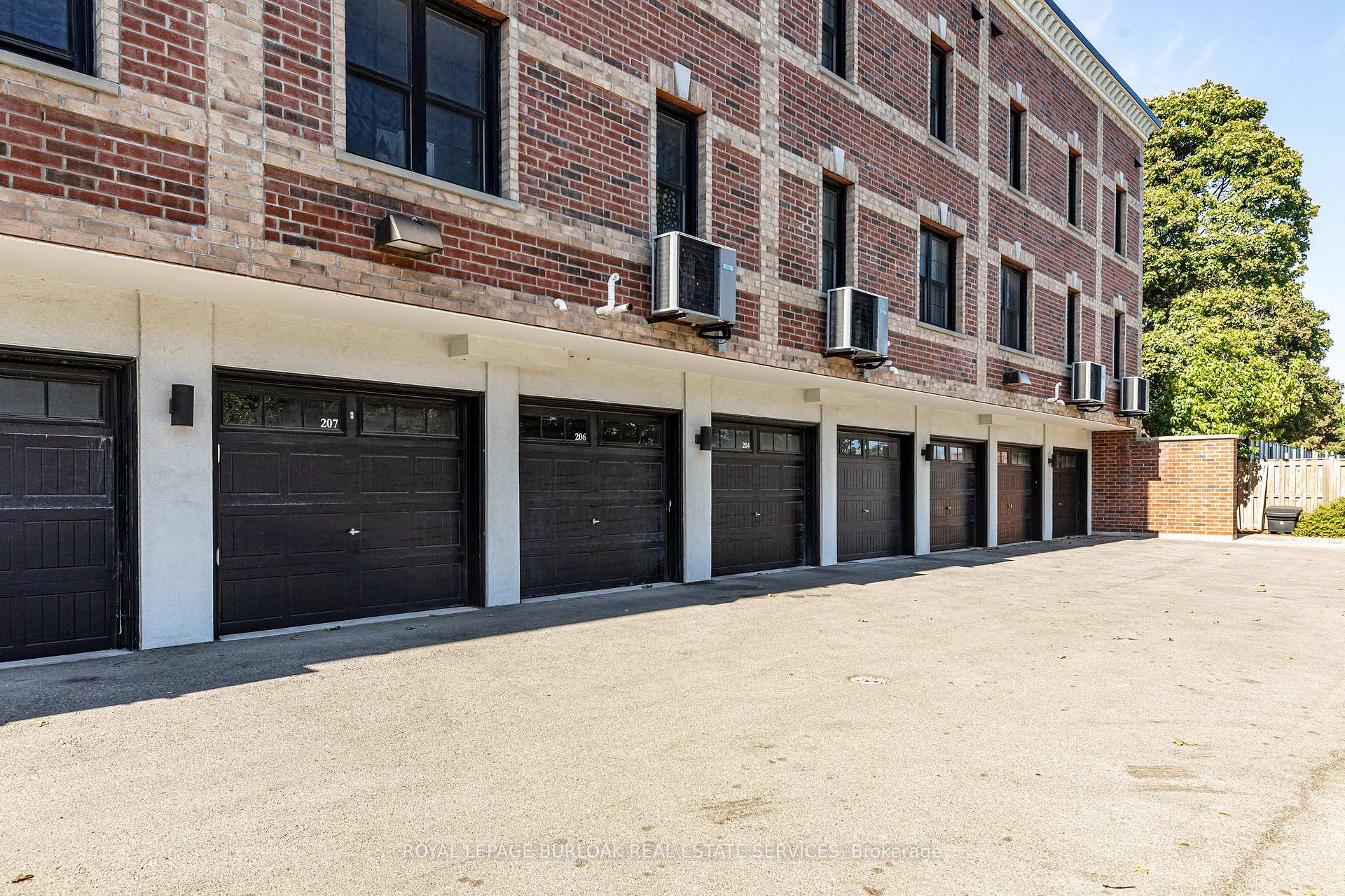 Photo 5 of Unit 207, 760 Lakeshore Road E, Mississauga, Lakeview — HOMEH