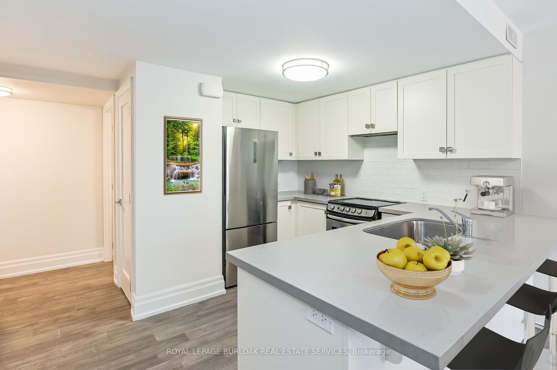 Photo 8 of Unit 207, 760 Lakeshore Road E, Mississauga, Lakeview — HOMEH