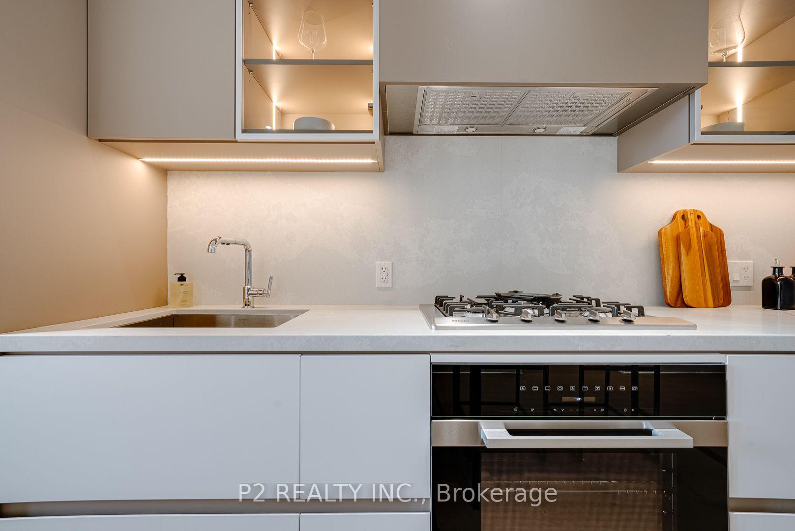 Photo 4 of Unit 409, 2 Forest Hill Road, Toronto, Casa Loma — HOMEH
