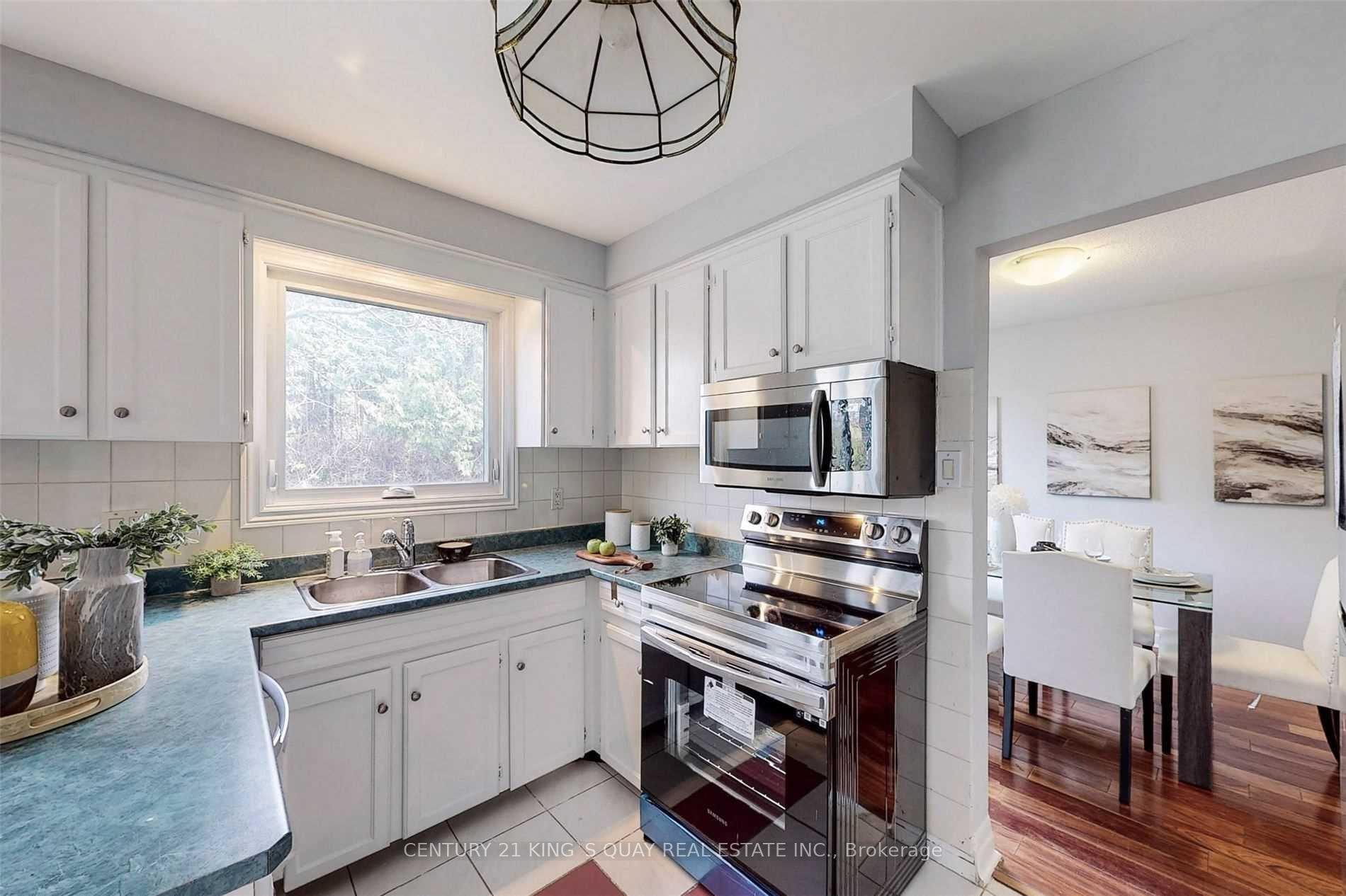 Photo 14 of 193 Alexander Road, Newmarket, Gorham-College Manor — HOMEH