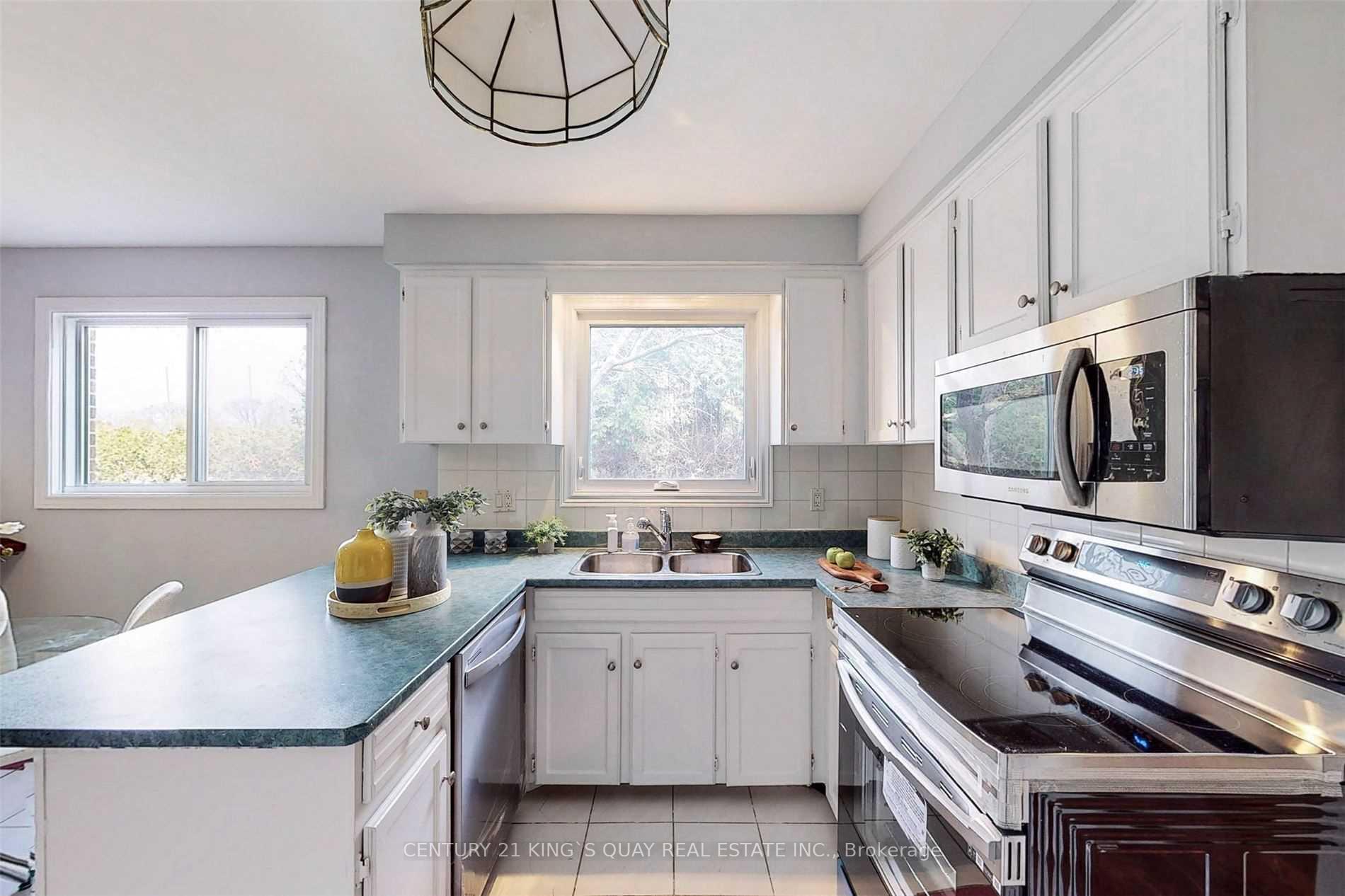 Photo 15 of 193 Alexander Road, Newmarket, Gorham-College Manor — HOMEH