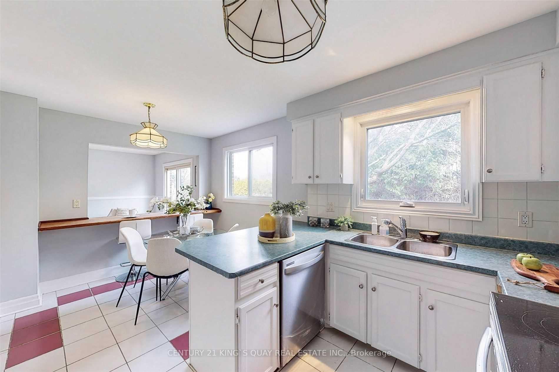 Photo 16 of 193 Alexander Road, Newmarket, Gorham-College Manor — HOMEH