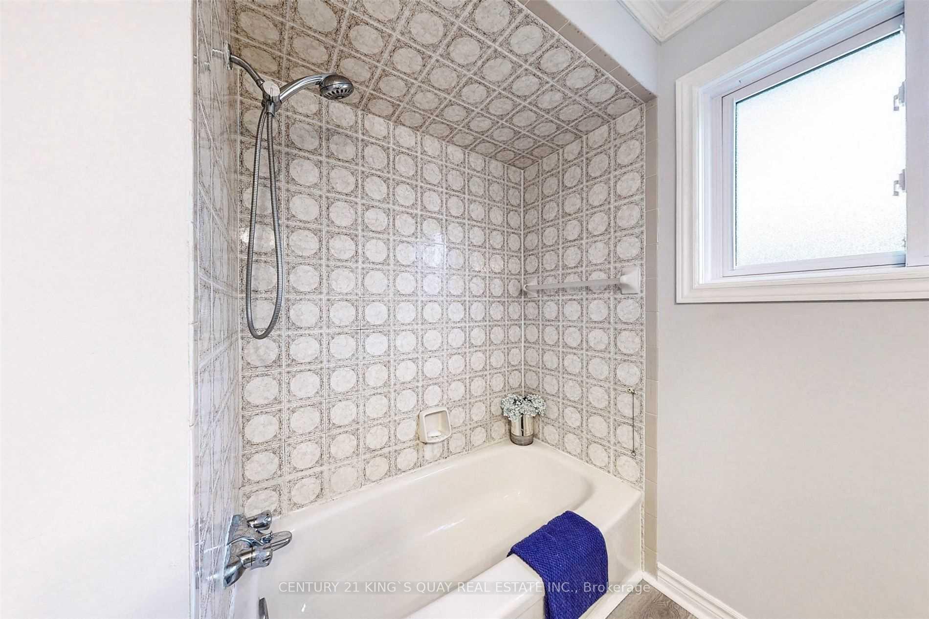 Photo 33 of 193 Alexander Road, Newmarket, Gorham-College Manor — HOMEH