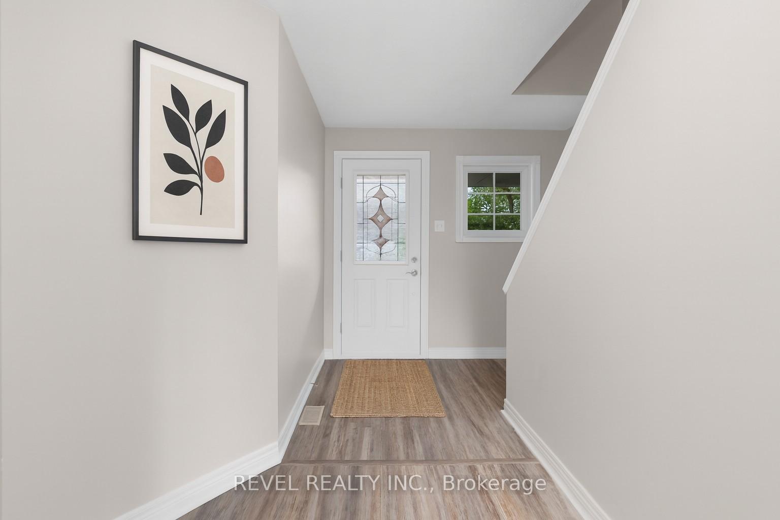Photo 4 of 58 Michael Crescent, Barrie, East Bayfield — HOMEH