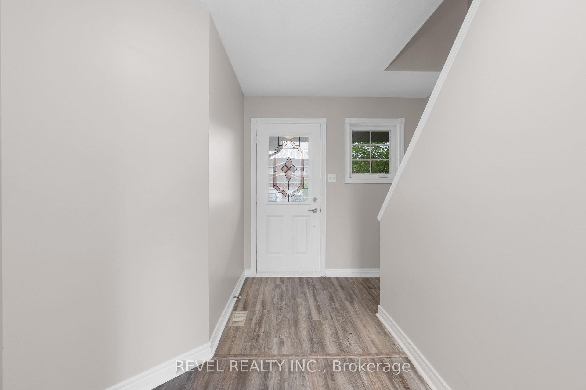 Photo 5 of 58 Michael Crescent, Barrie, East Bayfield — HOMEH