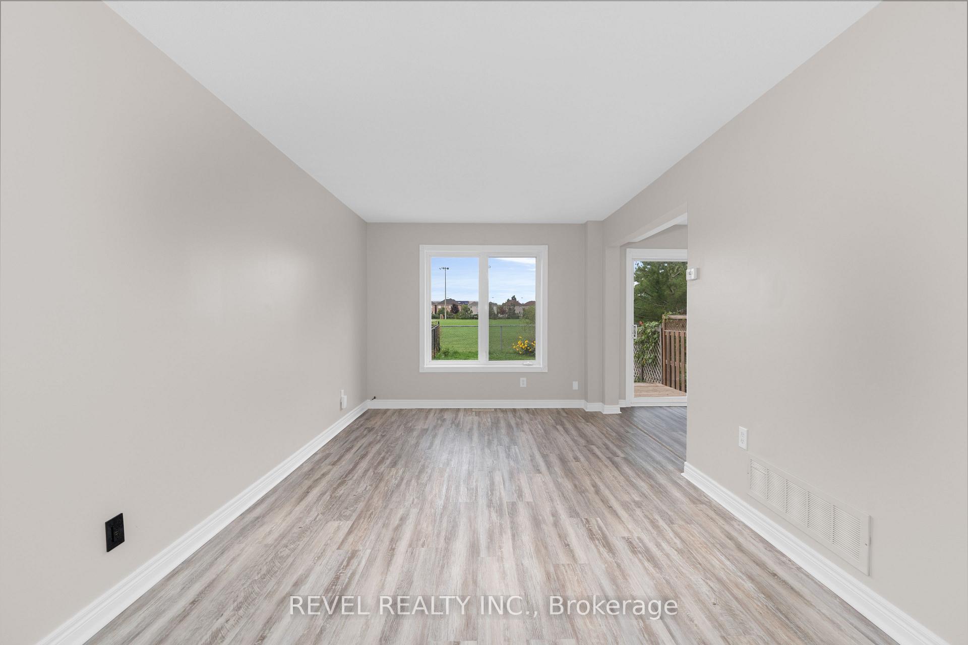 Photo 8 of 58 Michael Crescent, Barrie, East Bayfield — HOMEH