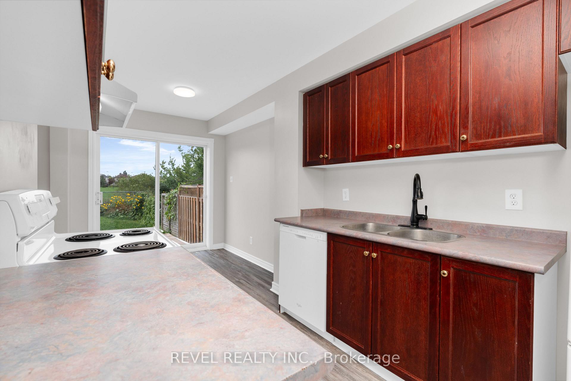 Photo 9 of 58 Michael Crescent, Barrie, East Bayfield — HOMEH