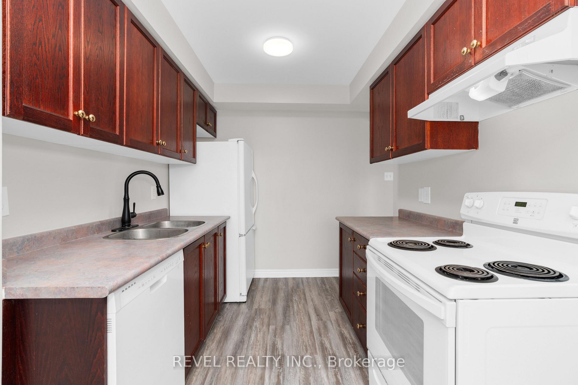 Photo 10 of 58 Michael Crescent, Barrie, East Bayfield — HOMEH