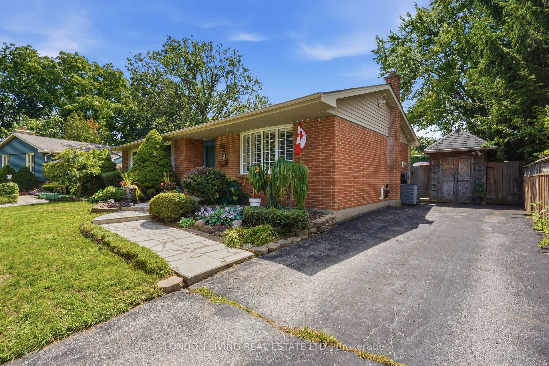 Photo 2 of 7 Glenburnie Crescent, London, North H — HOMEH