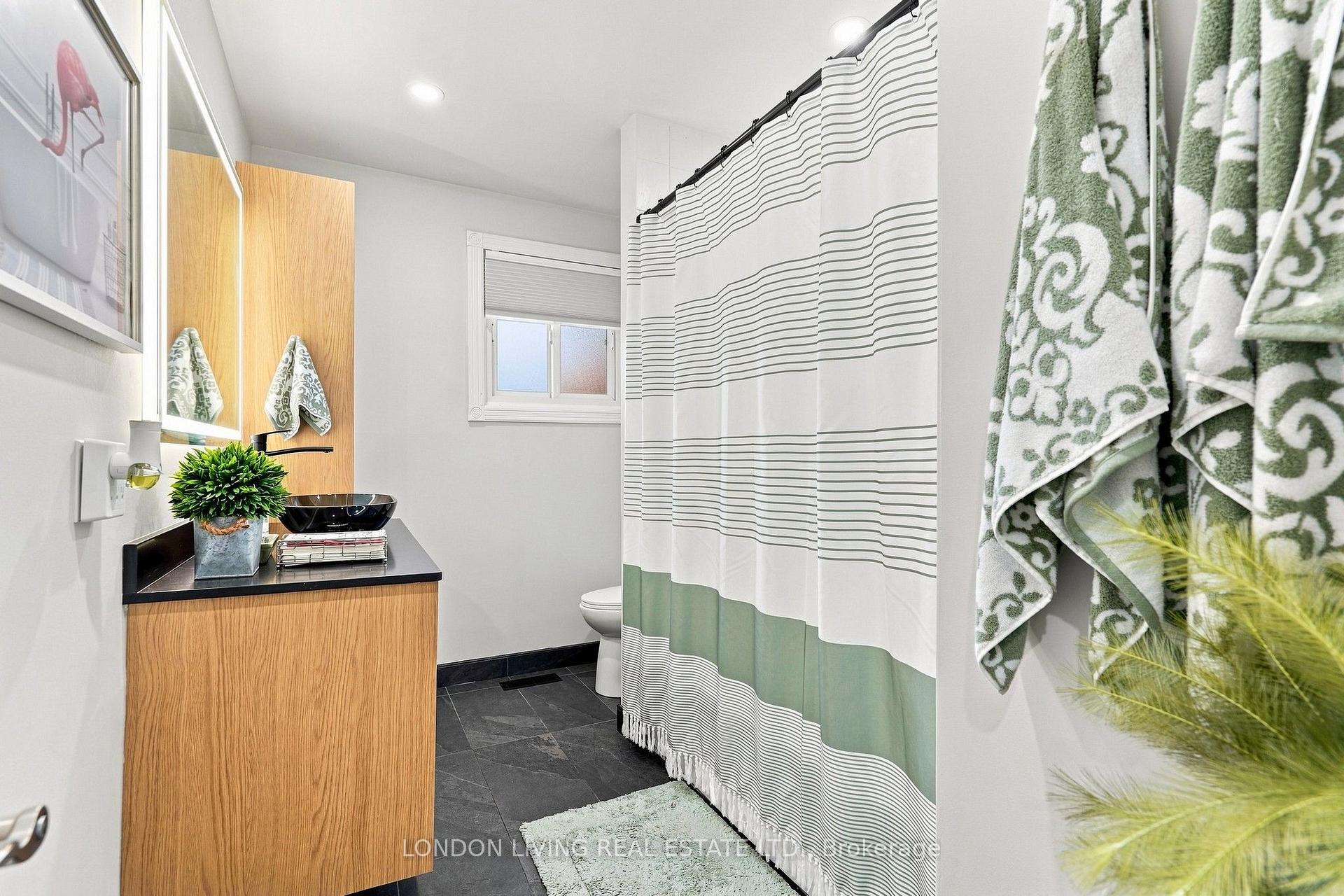 Photo 23 of 7 Glenburnie Crescent, London, North H — HOMEH