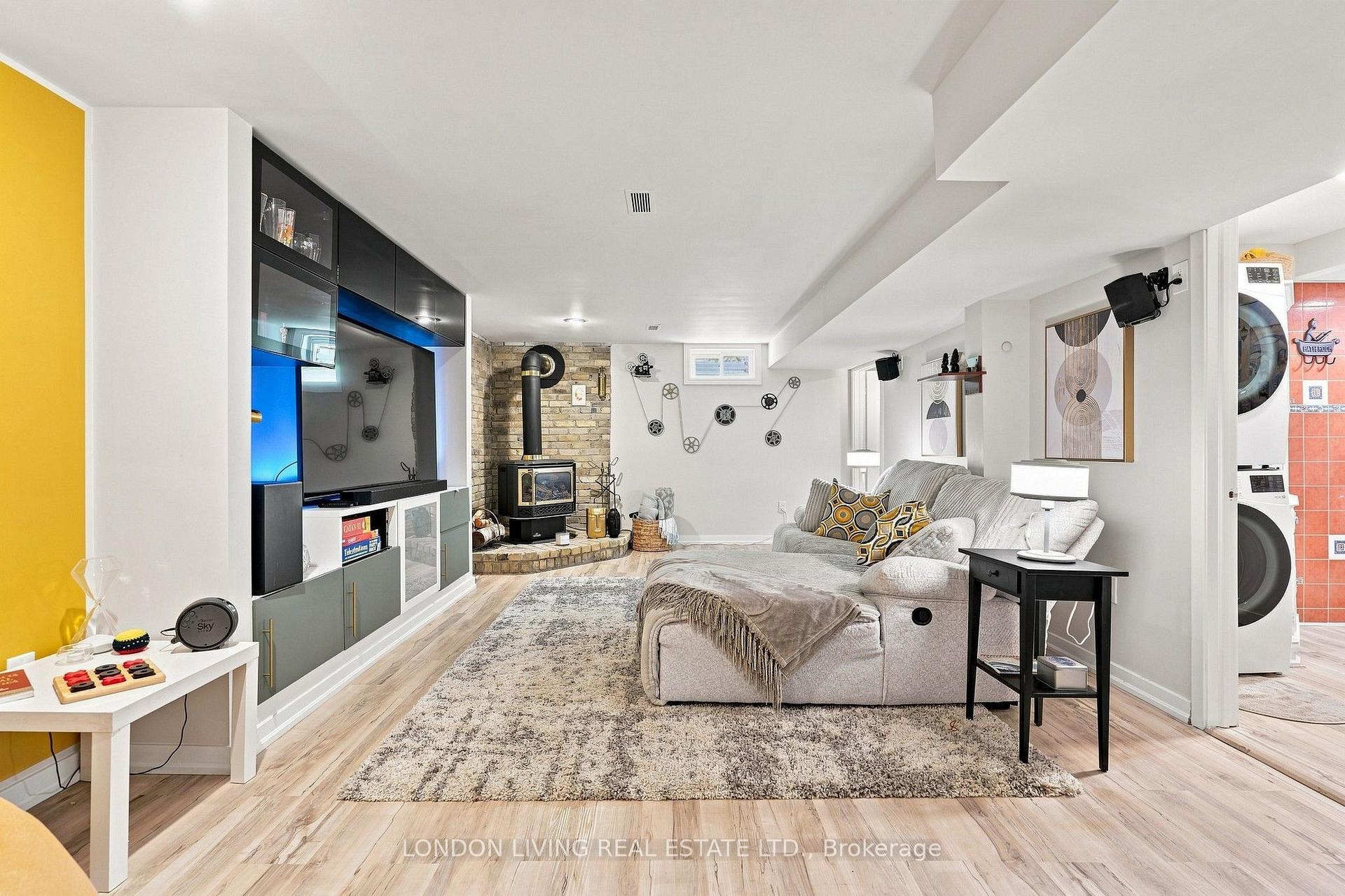 Photo 25 of 7 Glenburnie Crescent, London, North H — HOMEH