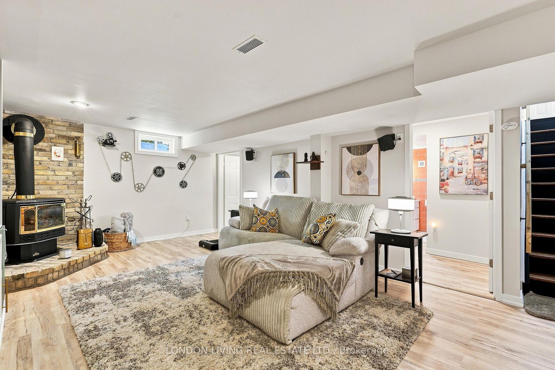 Photo 26 of 7 Glenburnie Crescent, London, North H — HOMEH