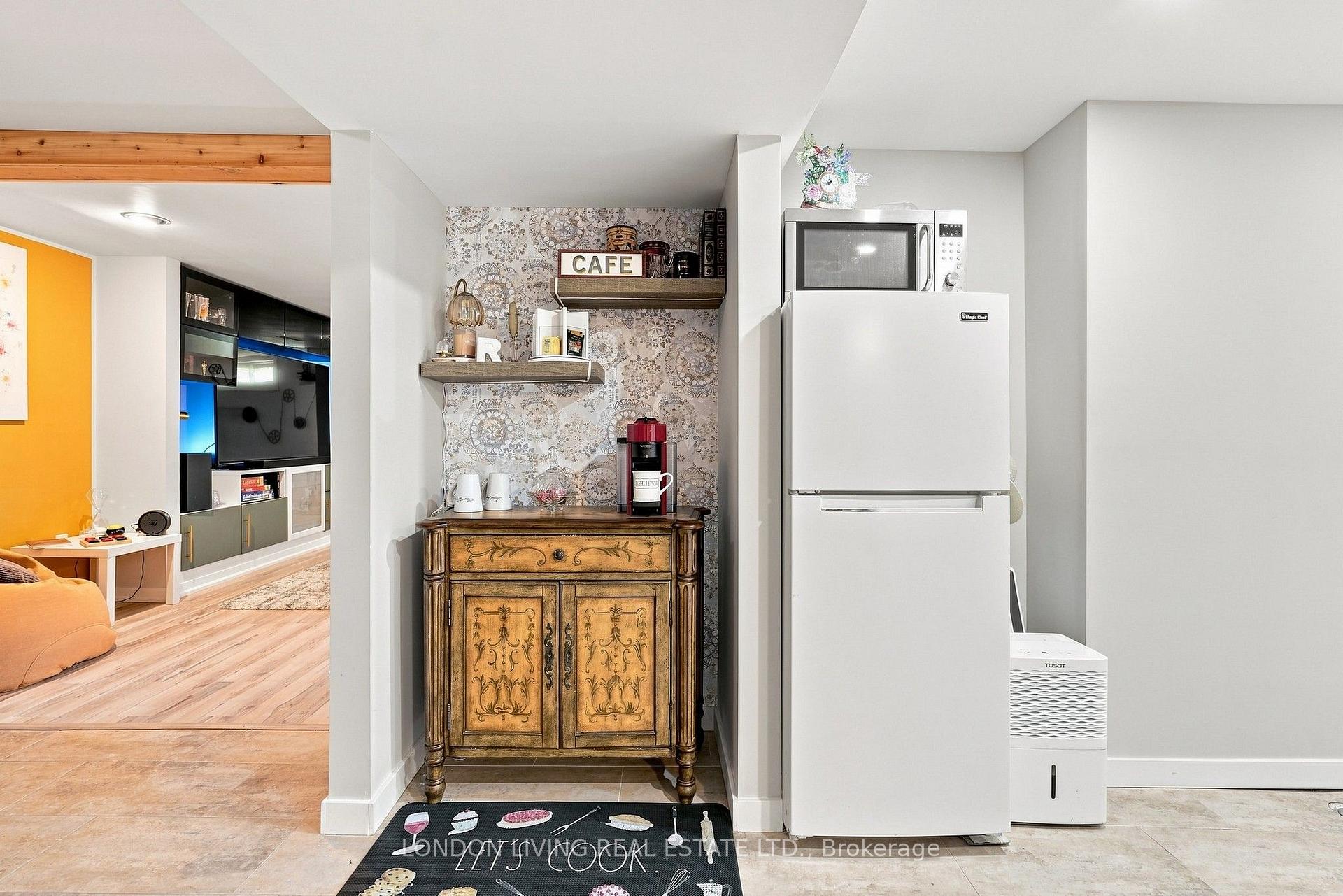 Photo 35 of 7 Glenburnie Crescent, London, North H — HOMEH