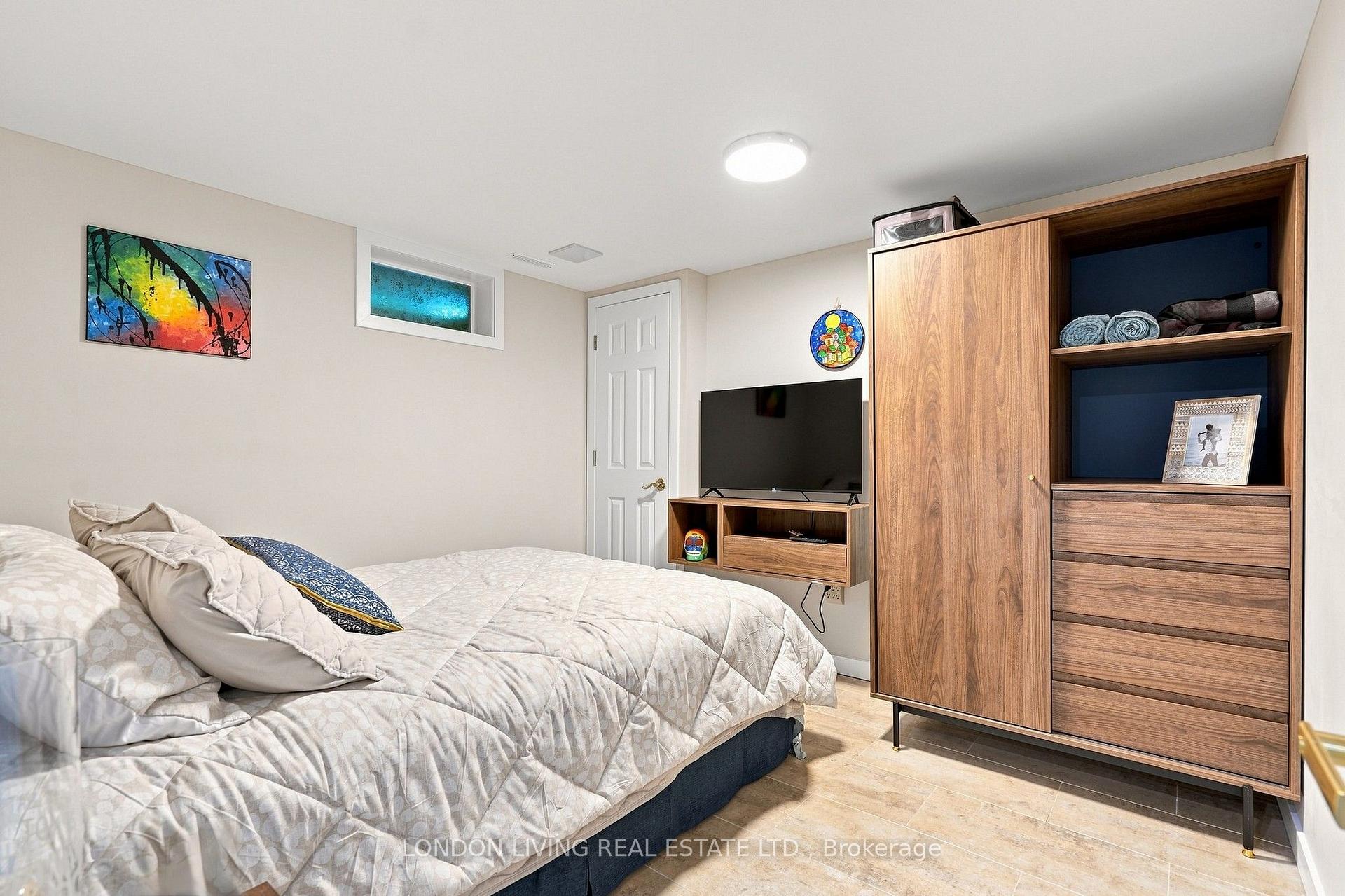 Photo 36 of 7 Glenburnie Crescent, London, North H — HOMEH