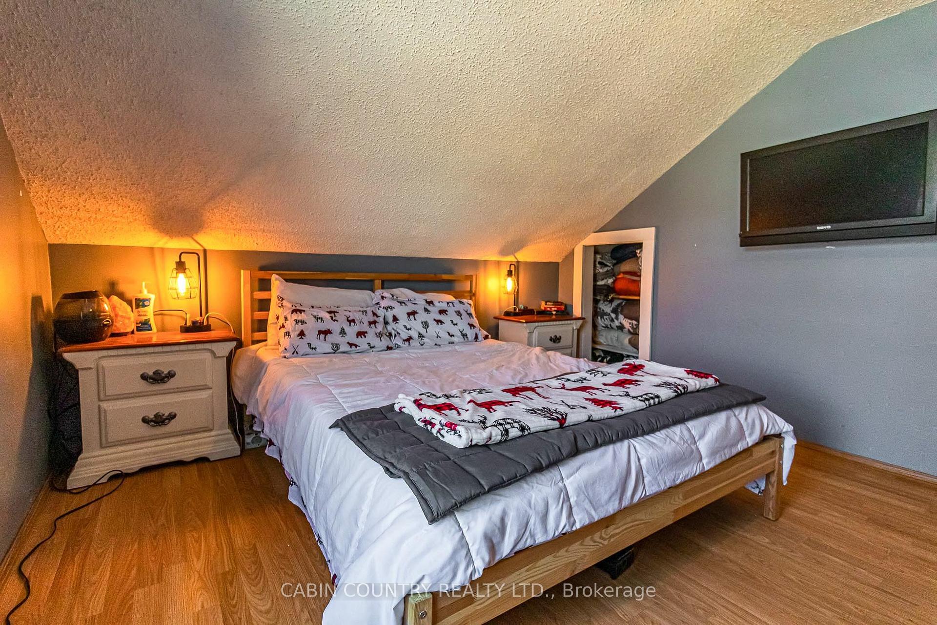 Photo 4 of 1405 Pearl Avenue, Kenora, Lakeside — HOMEH