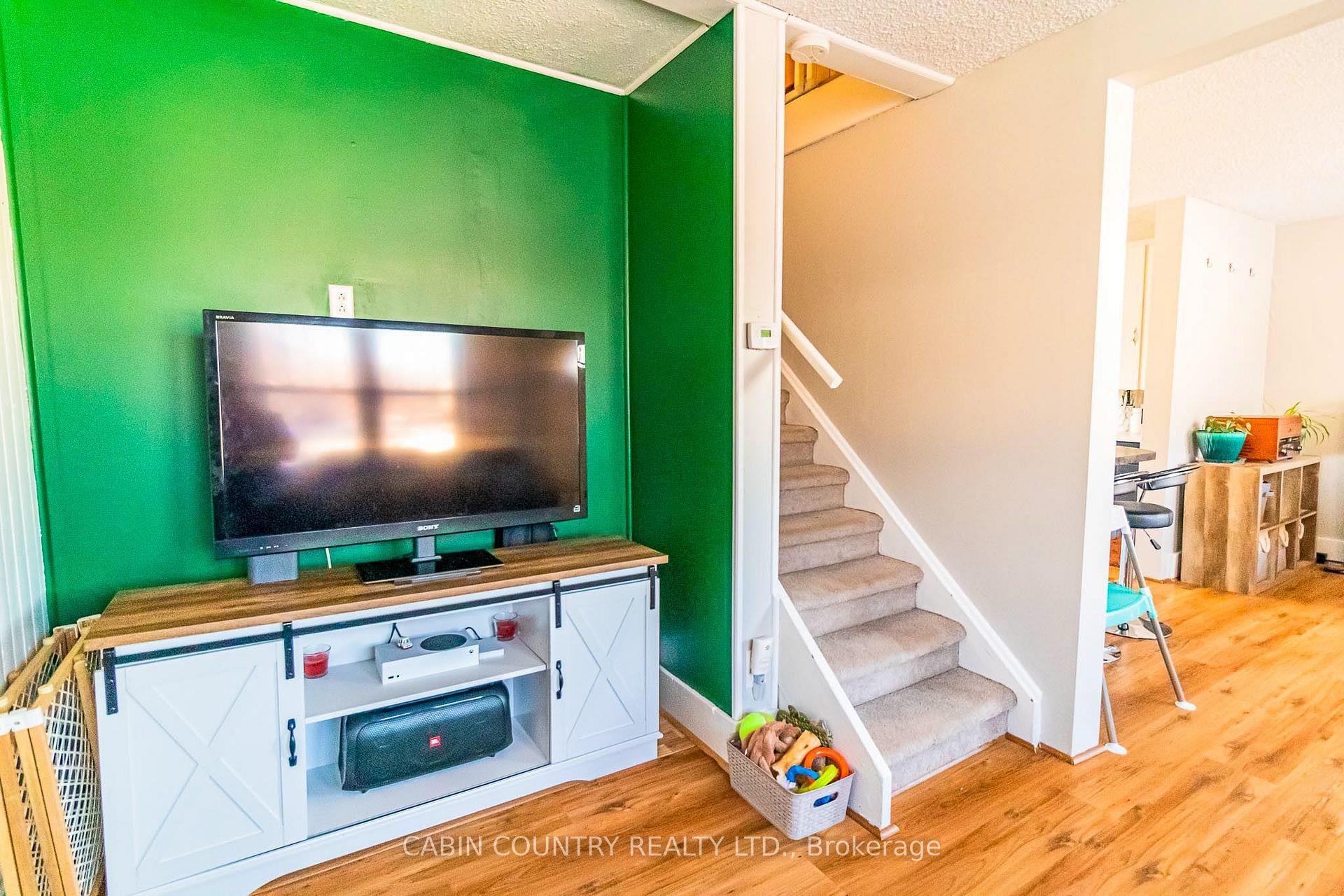 Photo 12 of 1405 Pearl Avenue, Kenora, Lakeside — HOMEH