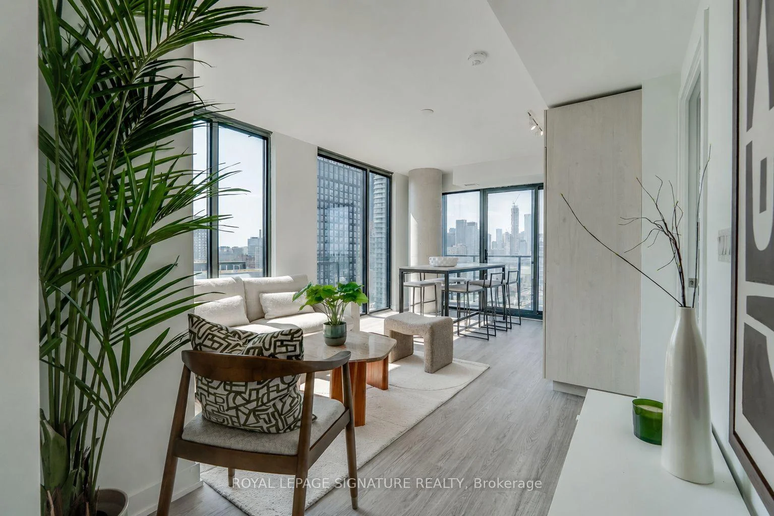 Photo 3 of Unit 3203, 47 Mutual Street, Toronto, Church-Yonge Corridor — HOMEH