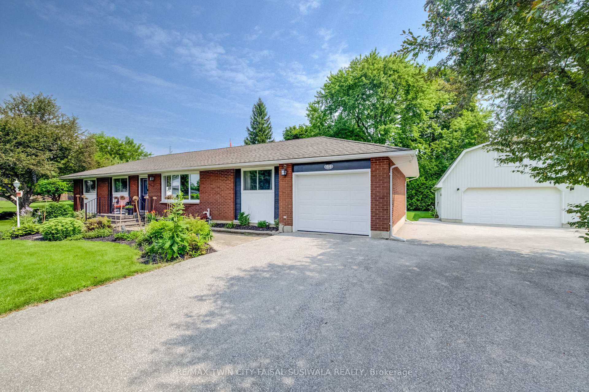 Photo 2 of 44 Oakwood Drive, Cambridge, Preston North — HOMEH