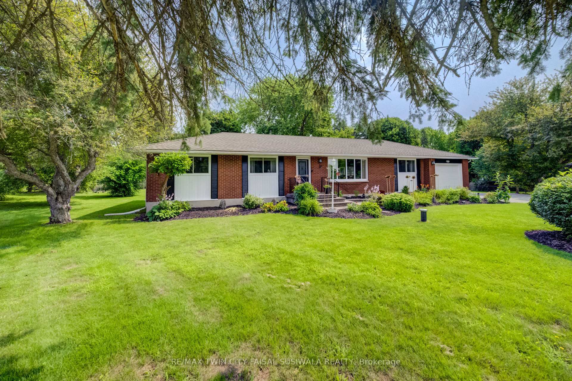 Photo 3 of 44 Oakwood Drive, Cambridge, Preston North — HOMEH