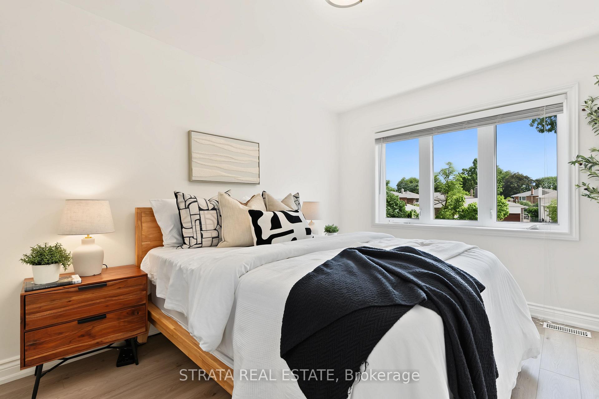 Photo 16 of 36 Hawthorne Road, Etobicoke, Kingsview Village-The Westway — HOMEH