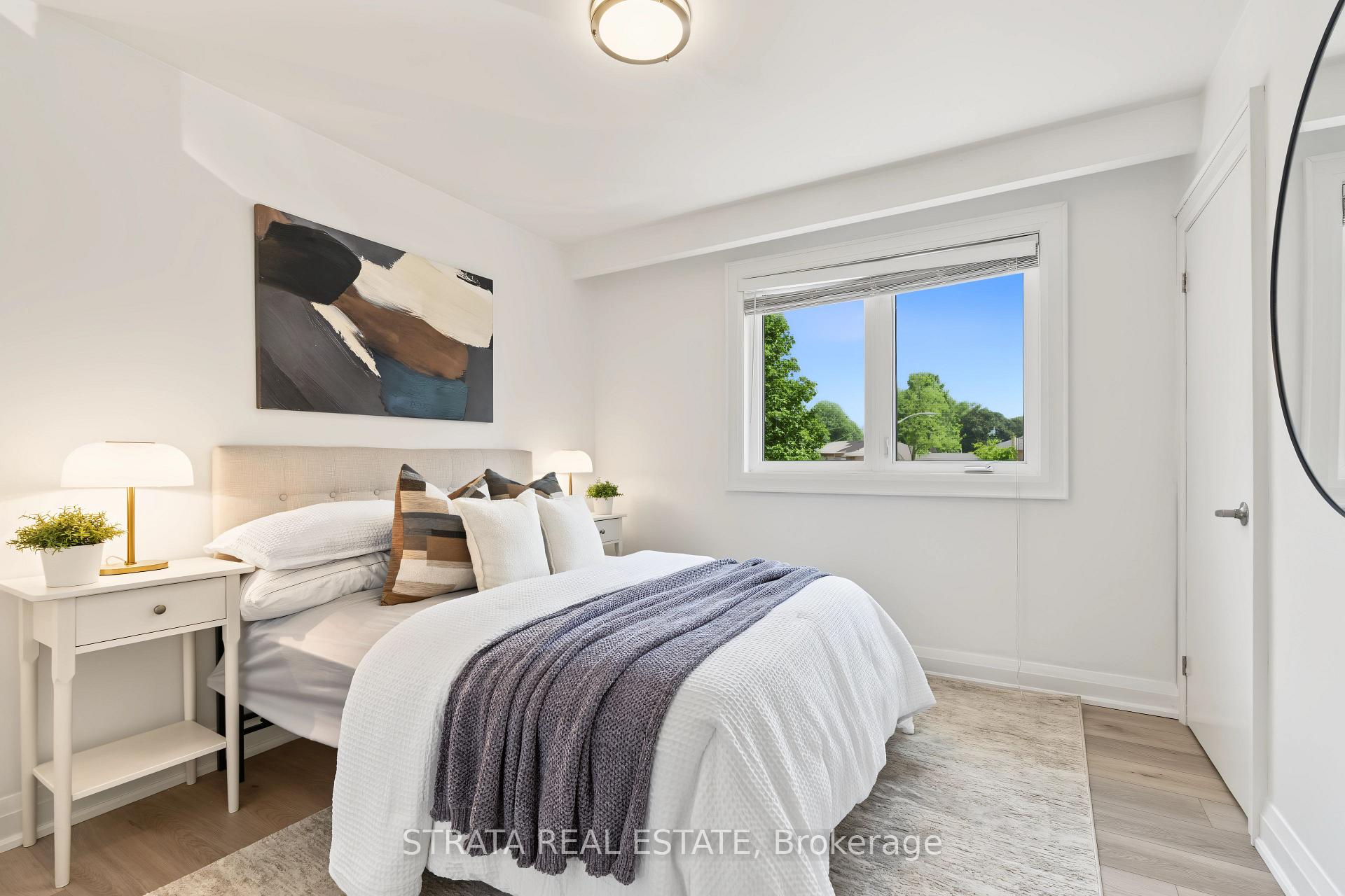 Photo 19 of 36 Hawthorne Road, Etobicoke, Kingsview Village-The Westway — HOMEH