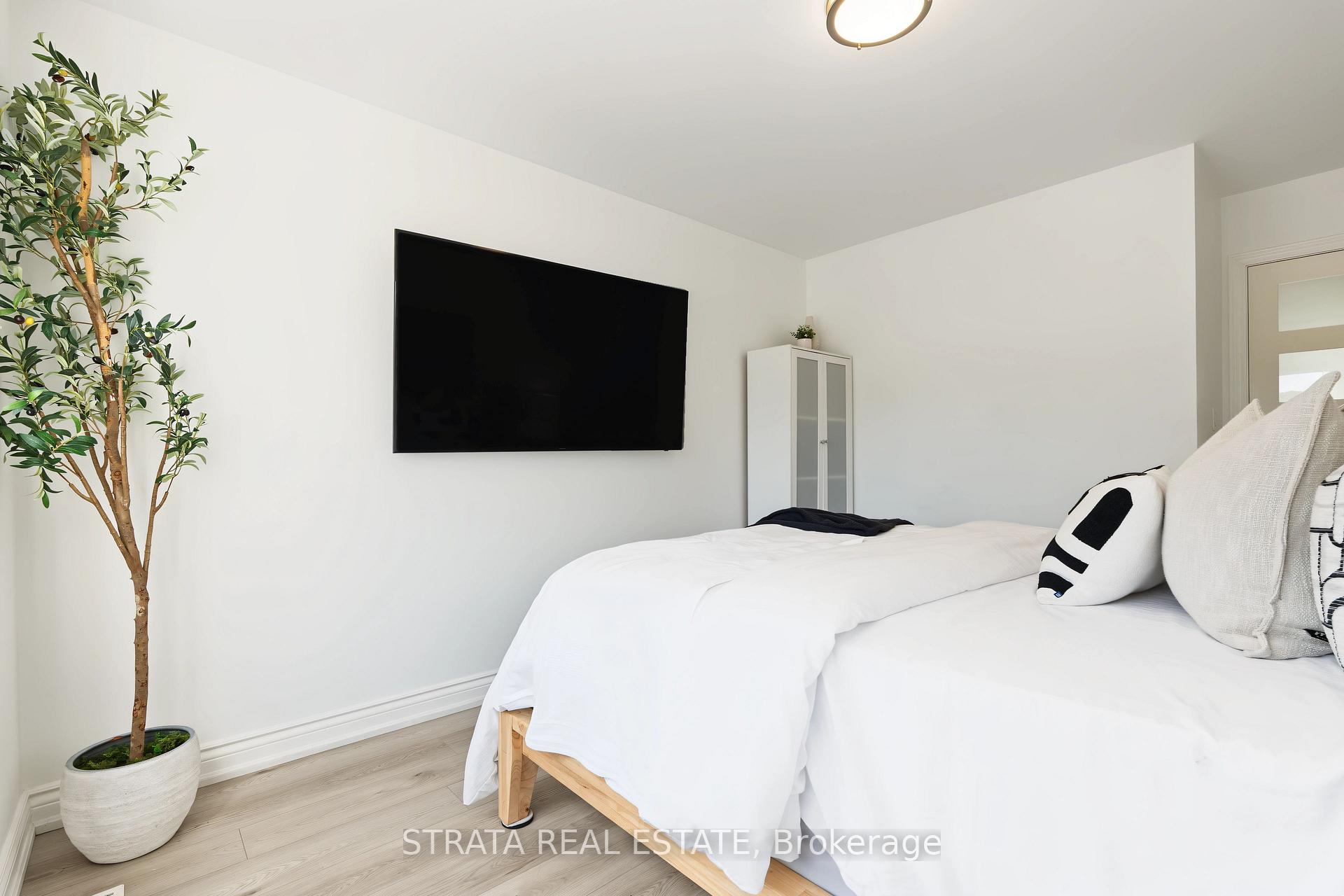 Photo 28 of 36 Hawthorne Road, Etobicoke, Kingsview Village-The Westway — HOMEH