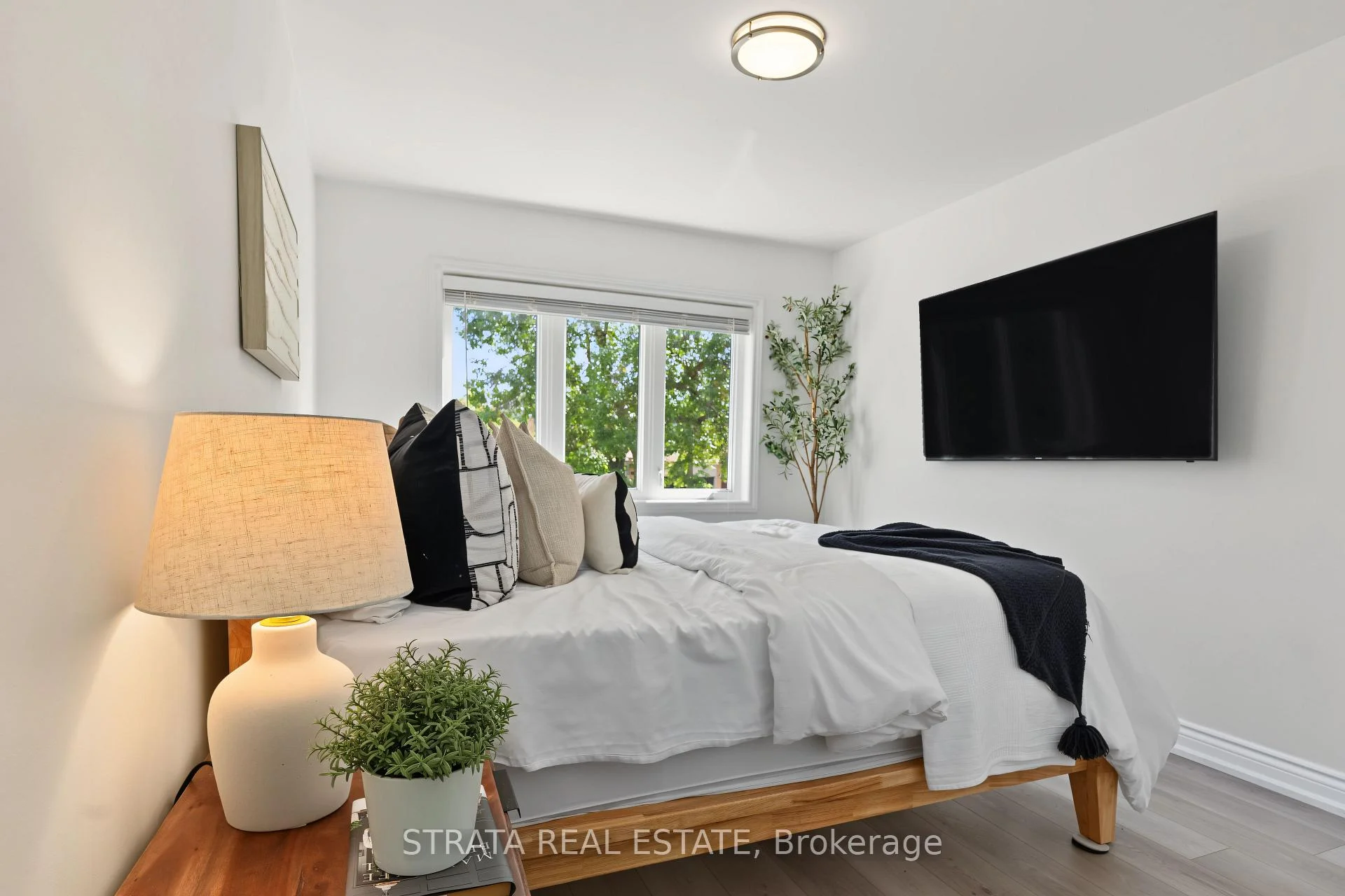 Photo 20 of 36 Hawthorne Road, Etobicoke, Kingsview Village-The Westway — HOMEH