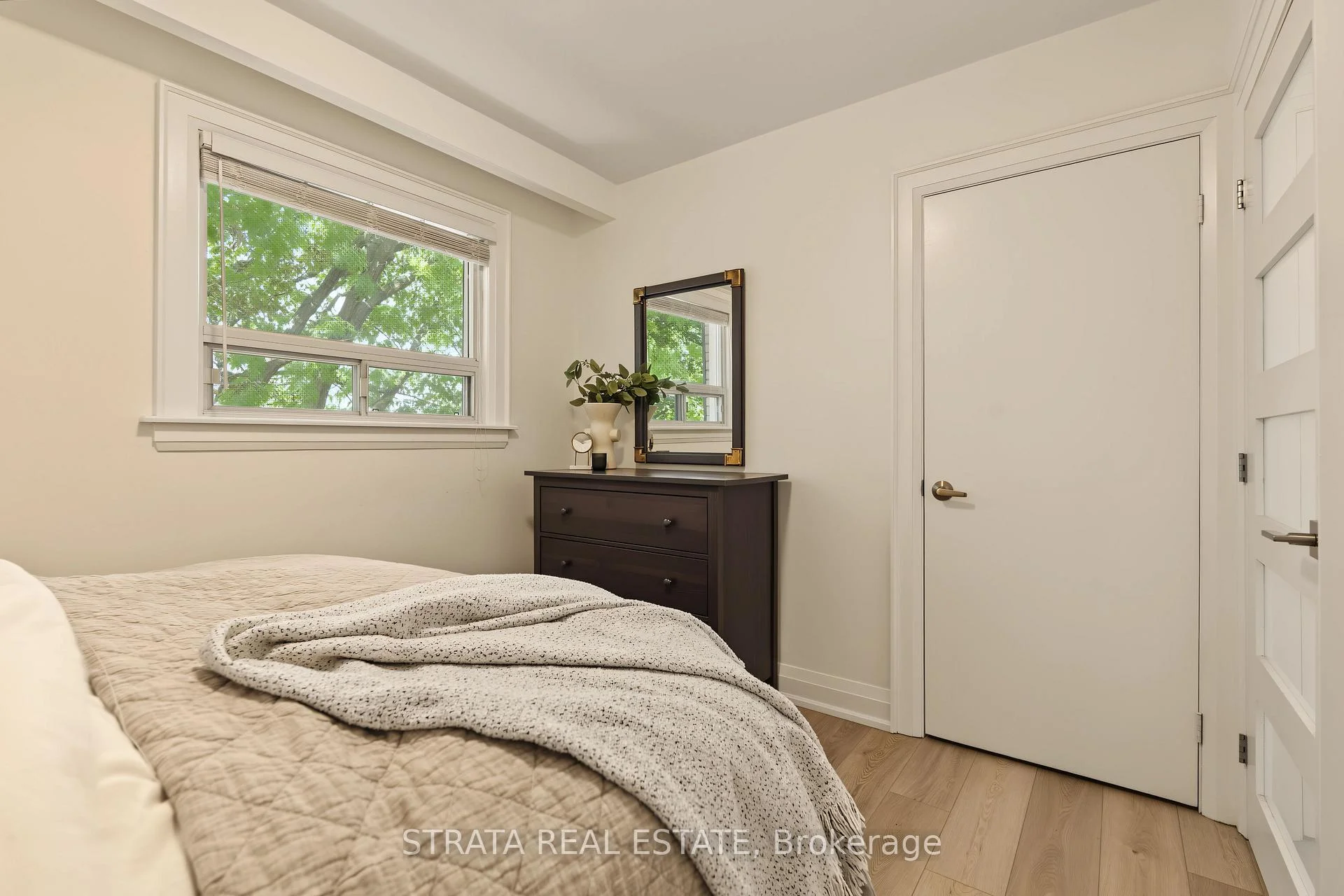 Photo 27 of 36 Hawthorne Road, Etobicoke, Kingsview Village-The Westway — HOMEH