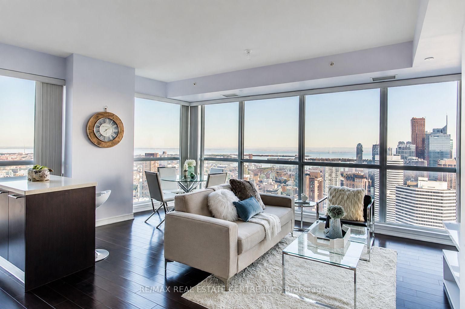 Photo 4 of Unit 5007, 386 Yonge Street, Toronto, Bay Street Corridor — HOMEH