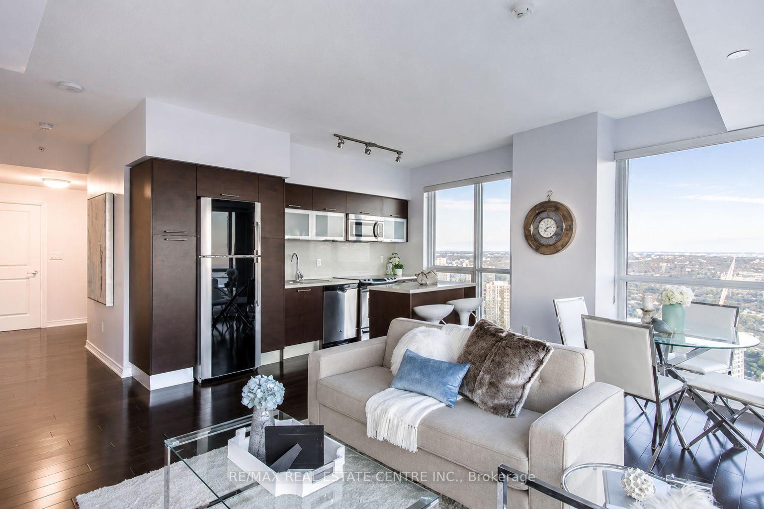 Photo 6 of Unit 5007, 386 Yonge Street, Toronto, Bay Street Corridor — HOMEH
