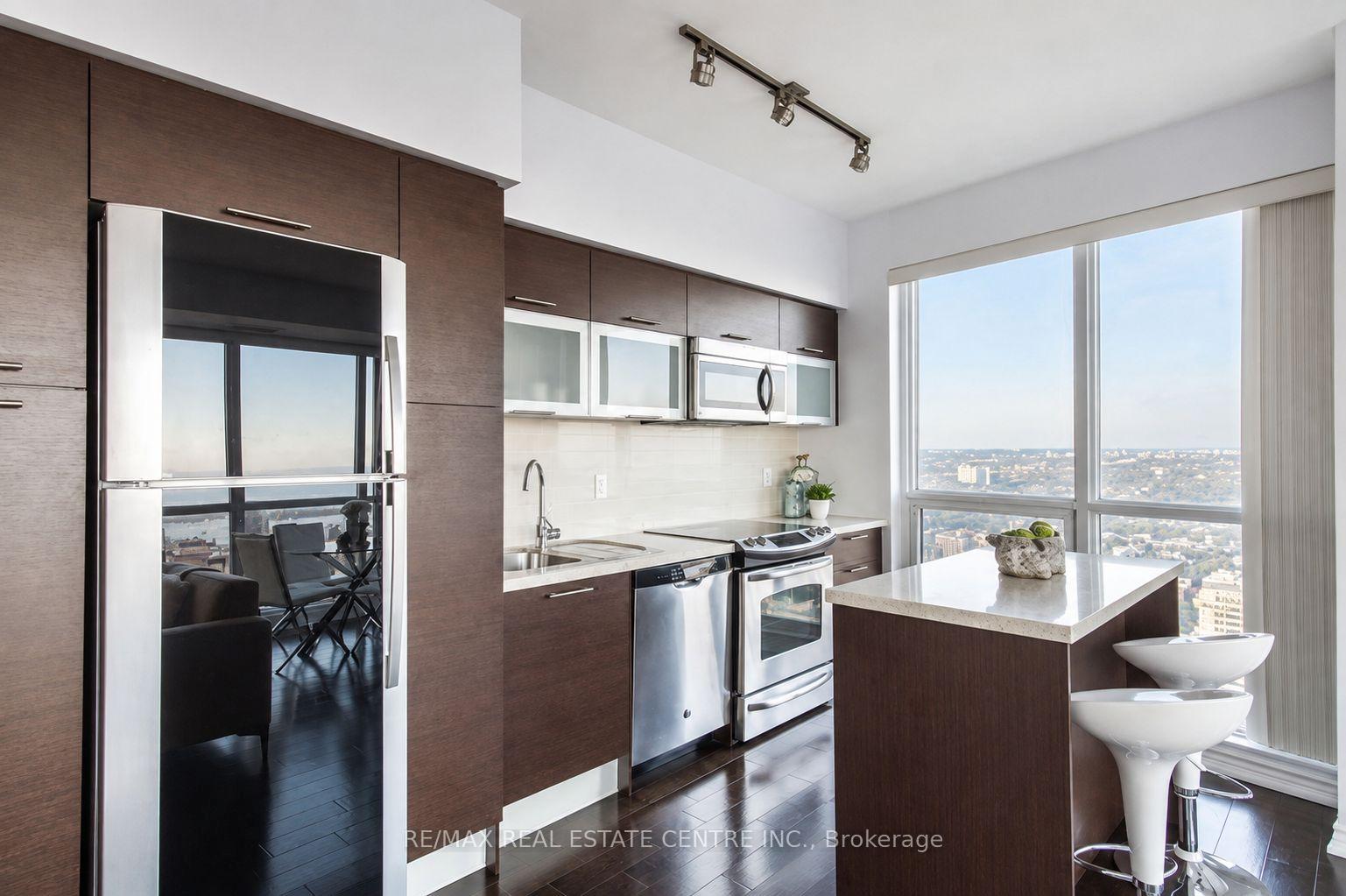 Photo 7 of Unit 5007, 386 Yonge Street, Toronto, Bay Street Corridor — HOMEH
