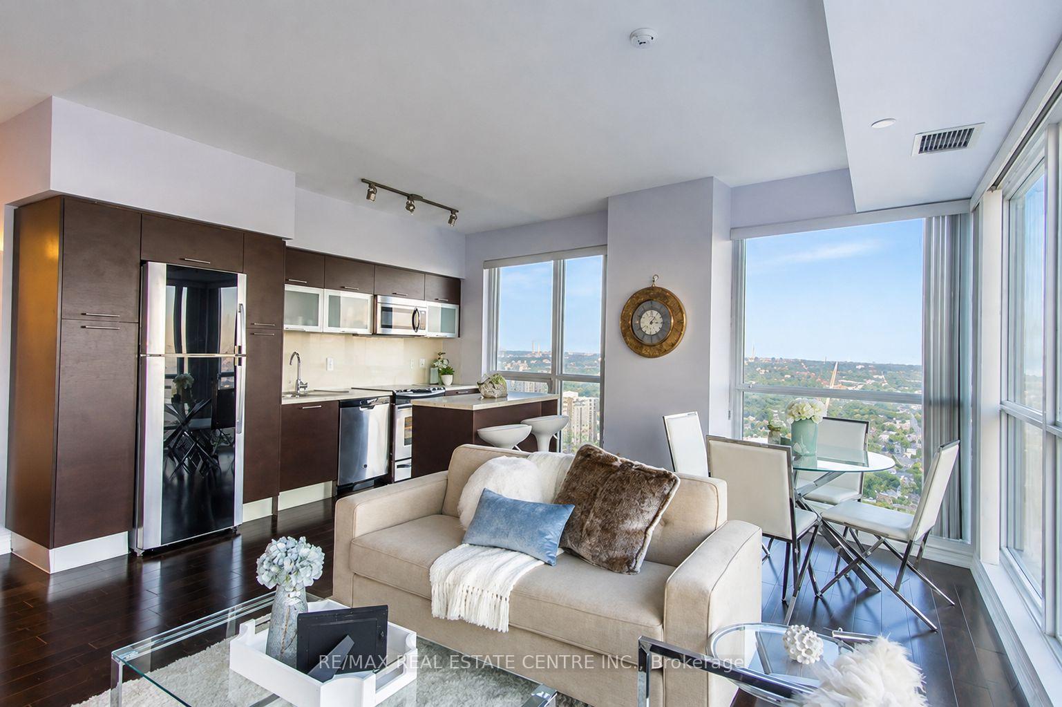 Photo 8 of Unit 5007, 386 Yonge Street, Toronto, Bay Street Corridor — HOMEH