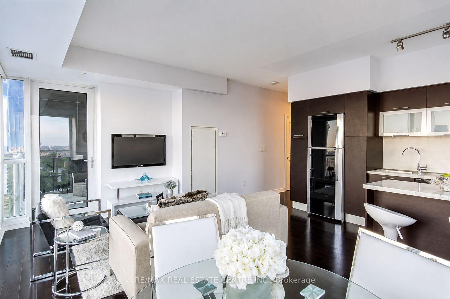 Photo 10 of Unit 5007, 386 Yonge Street, Toronto, Bay Street Corridor — HOMEH