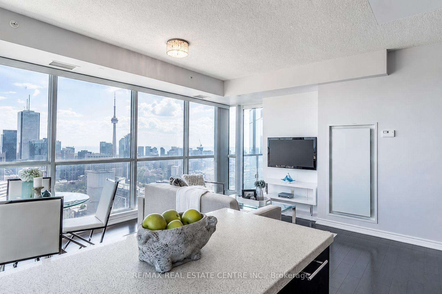 Photo 11 of Unit 5007, 386 Yonge Street, Toronto, Bay Street Corridor — HOMEH