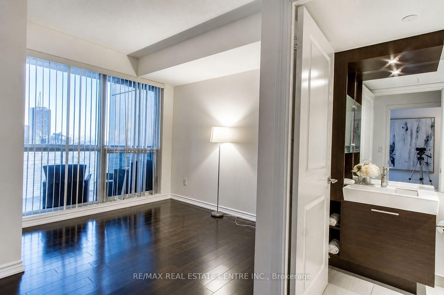 Photo 13 of Unit 5007, 386 Yonge Street, Toronto, Bay Street Corridor — HOMEH