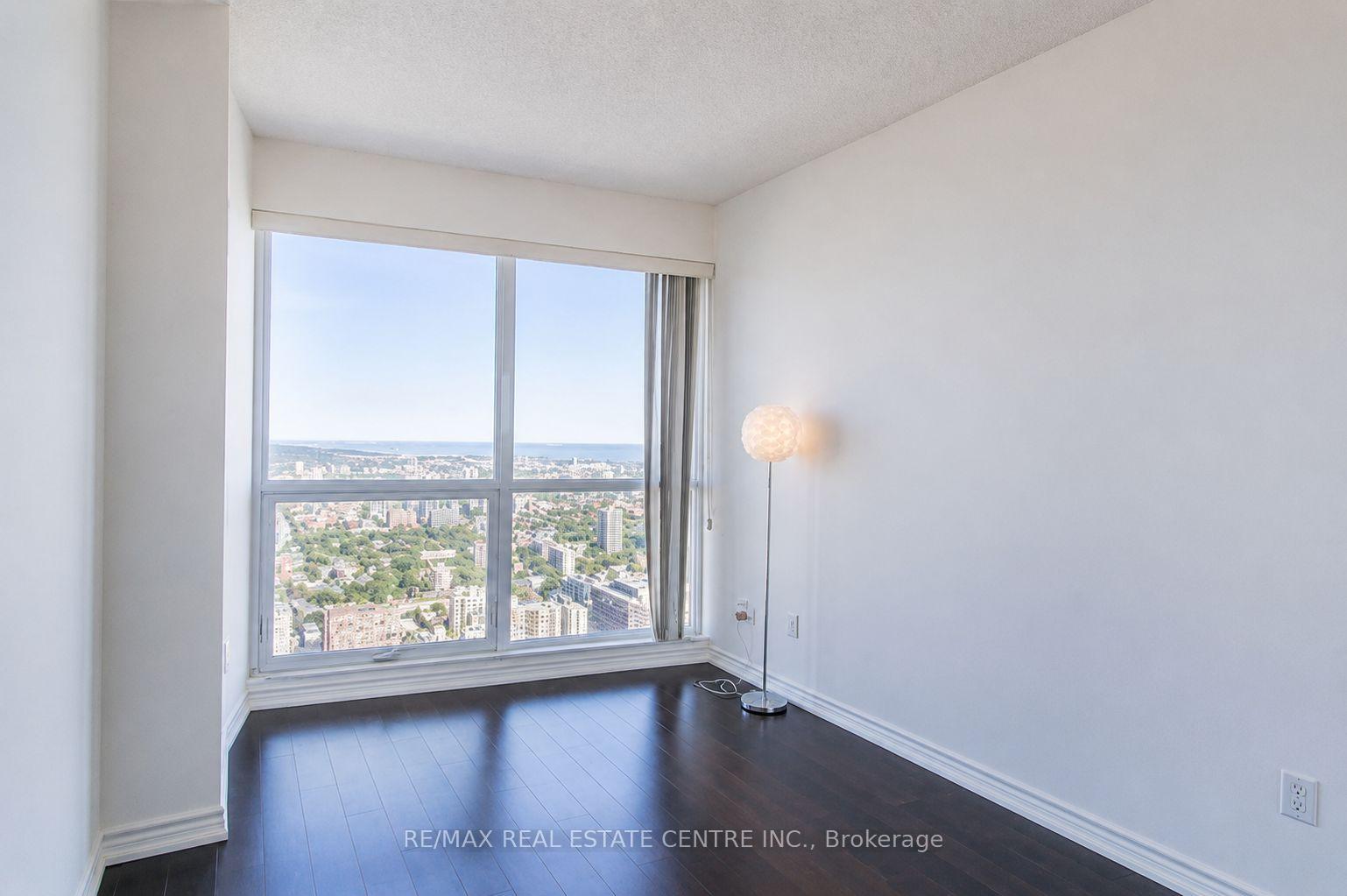 Photo 15 of Unit 5007, 386 Yonge Street, Toronto, Bay Street Corridor — HOMEH