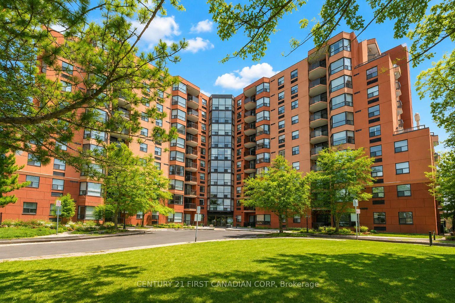 Front of Unit 810, 600 Talbot Street