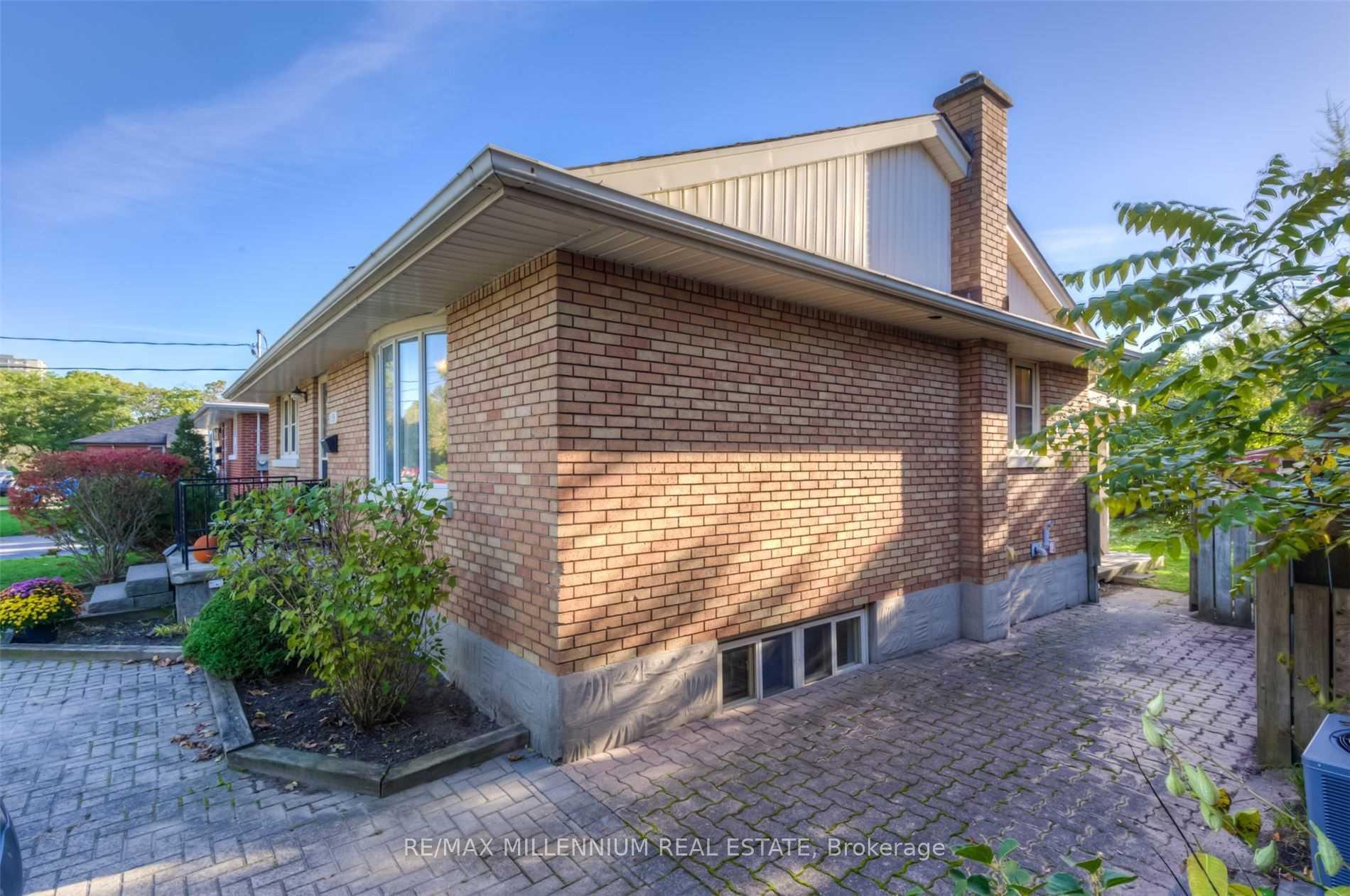 Photo 2 of 135 Byron Avenue, Kitchener, Vanier - Kitchener — HOMEH