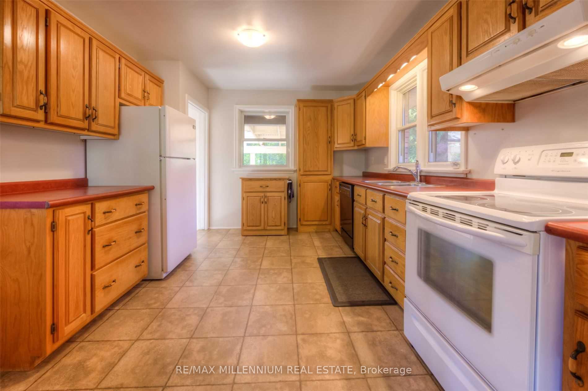 Photo 5 of 135 Byron Avenue, Kitchener, Vanier - Kitchener — HOMEH