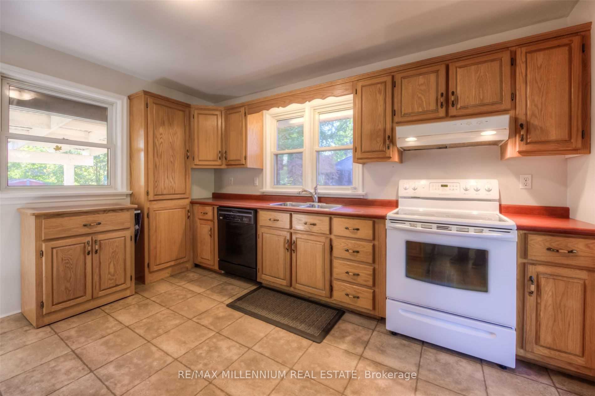 Photo 6 of 135 Byron Avenue, Kitchener, Vanier - Kitchener — HOMEH