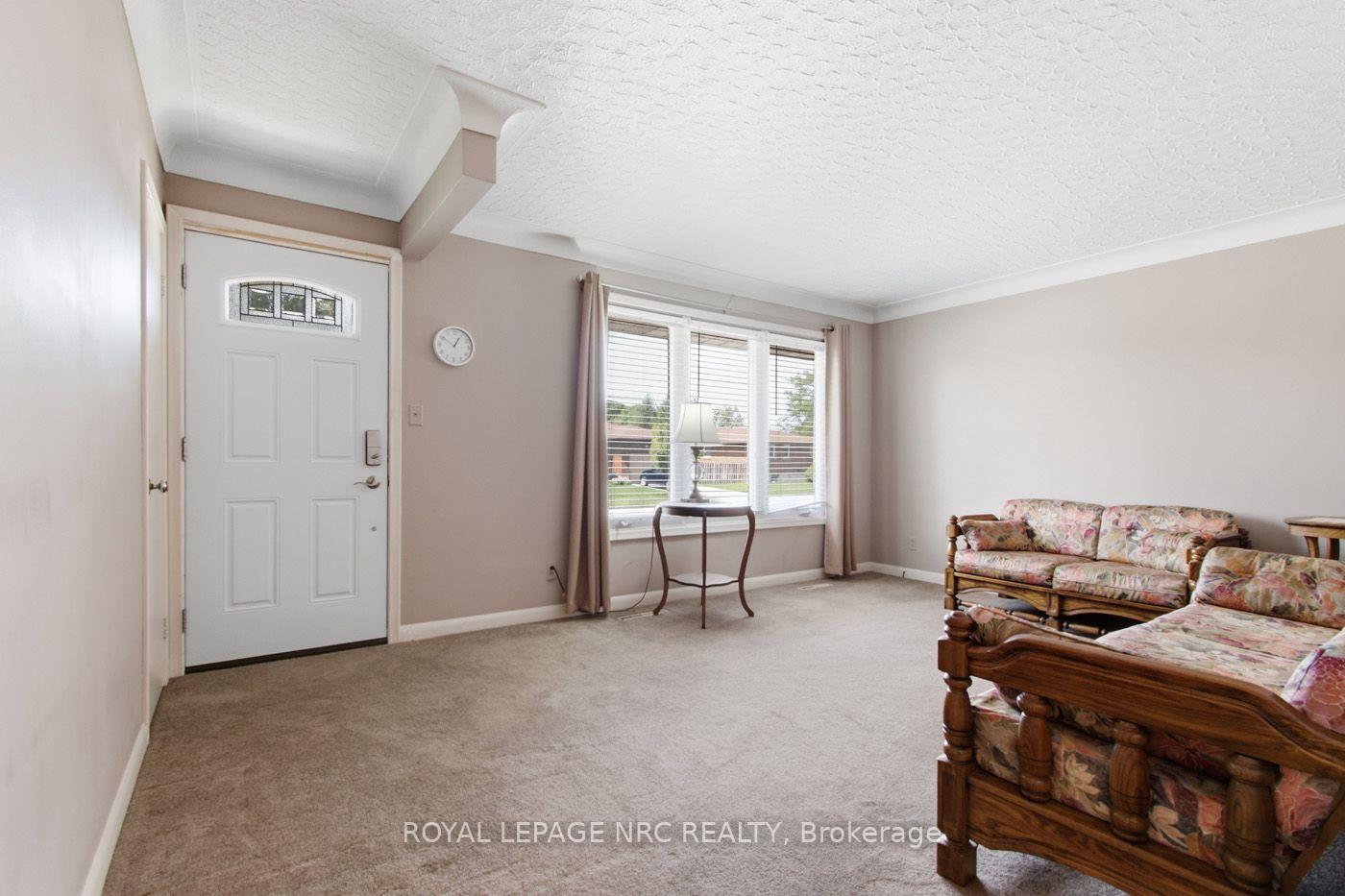 Photo 4 of 131 Joyce Avenue, Welland, Lincoln/Crowland — HOMEH