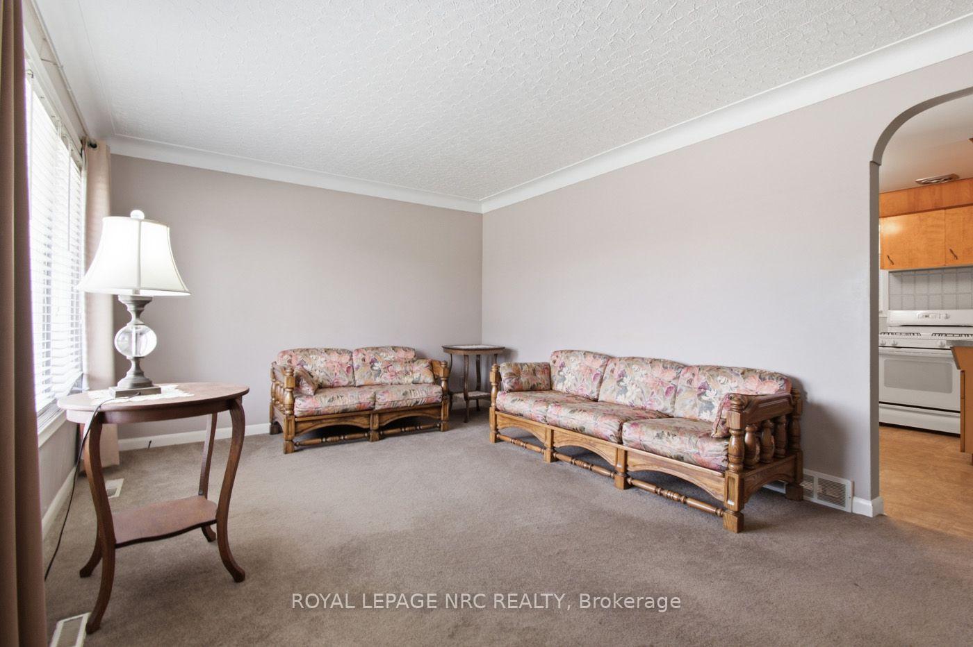 Photo 5 of 131 Joyce Avenue, Welland, Lincoln/Crowland — HOMEH