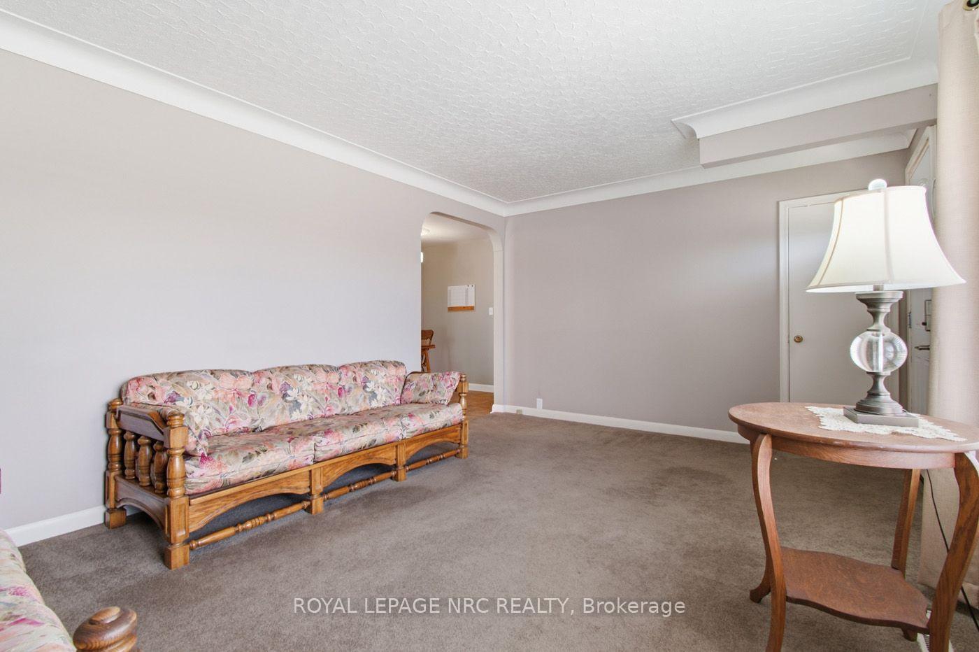 Photo 6 of 131 Joyce Avenue, Welland, Lincoln/Crowland — HOMEH