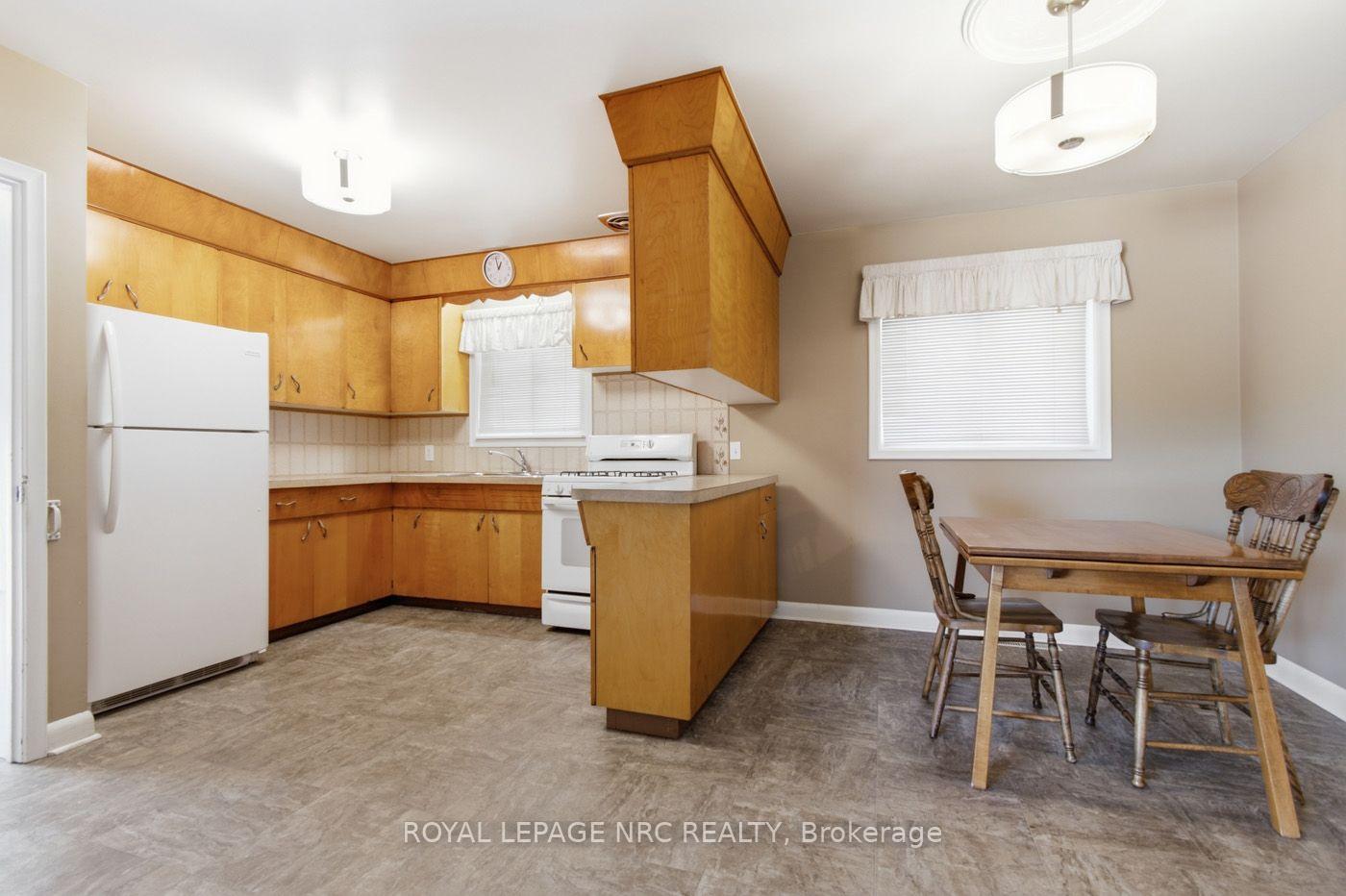 Photo 8 of 131 Joyce Avenue, Welland, Lincoln/Crowland — HOMEH