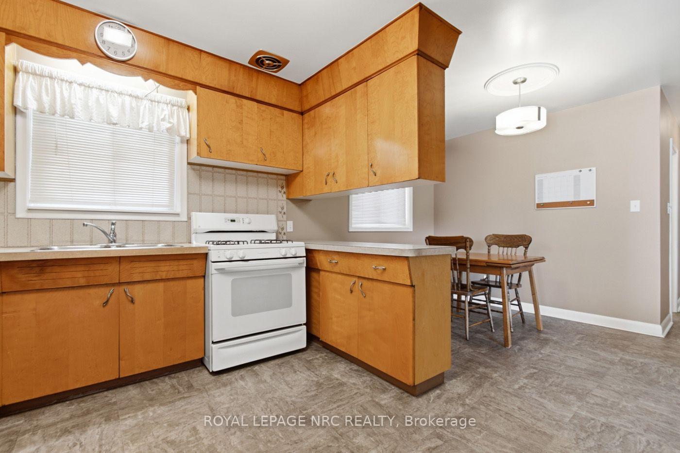 Photo 9 of 131 Joyce Avenue, Welland, Lincoln/Crowland — HOMEH