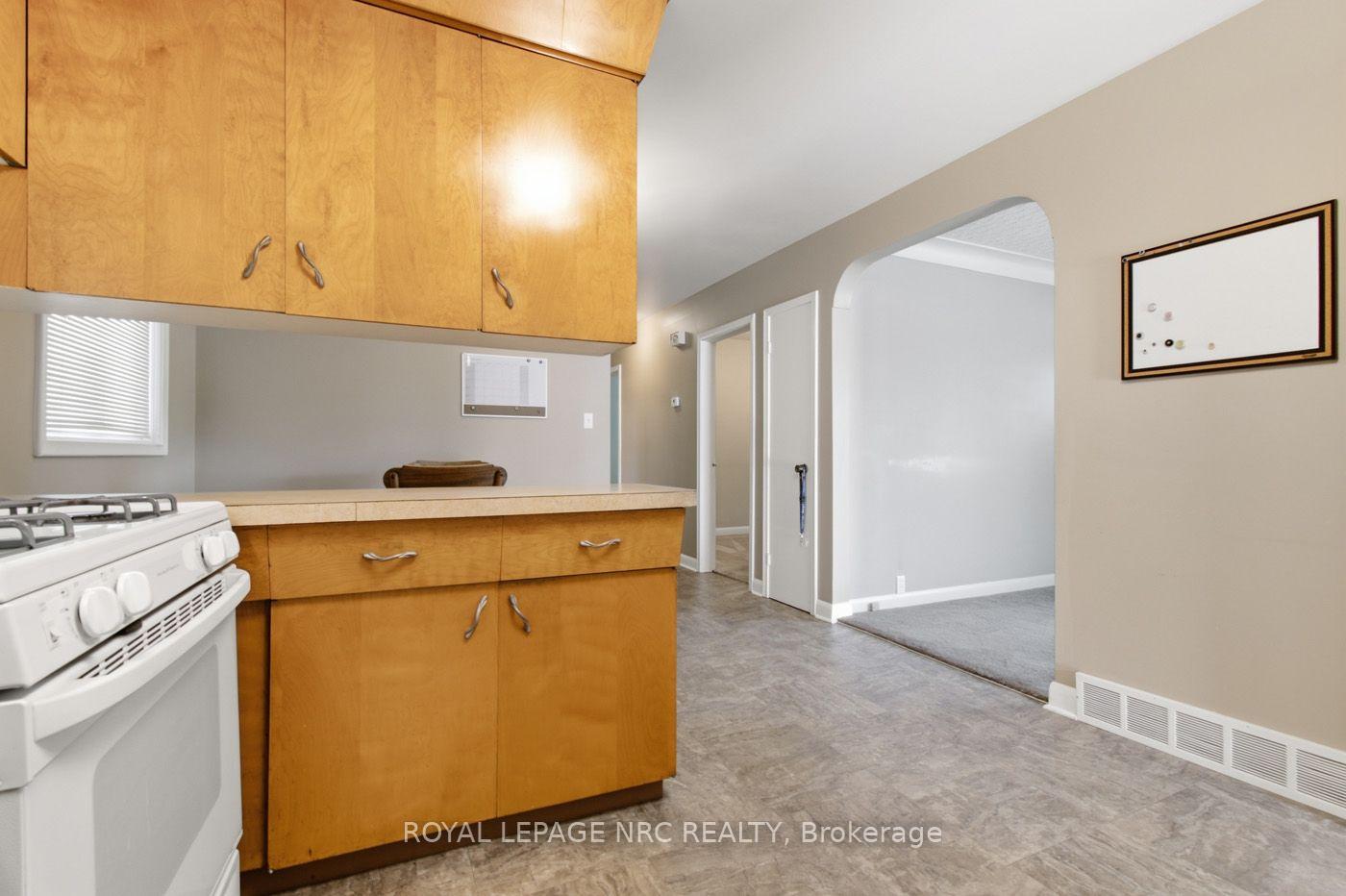 Photo 10 of 131 Joyce Avenue, Welland, Lincoln/Crowland — HOMEH