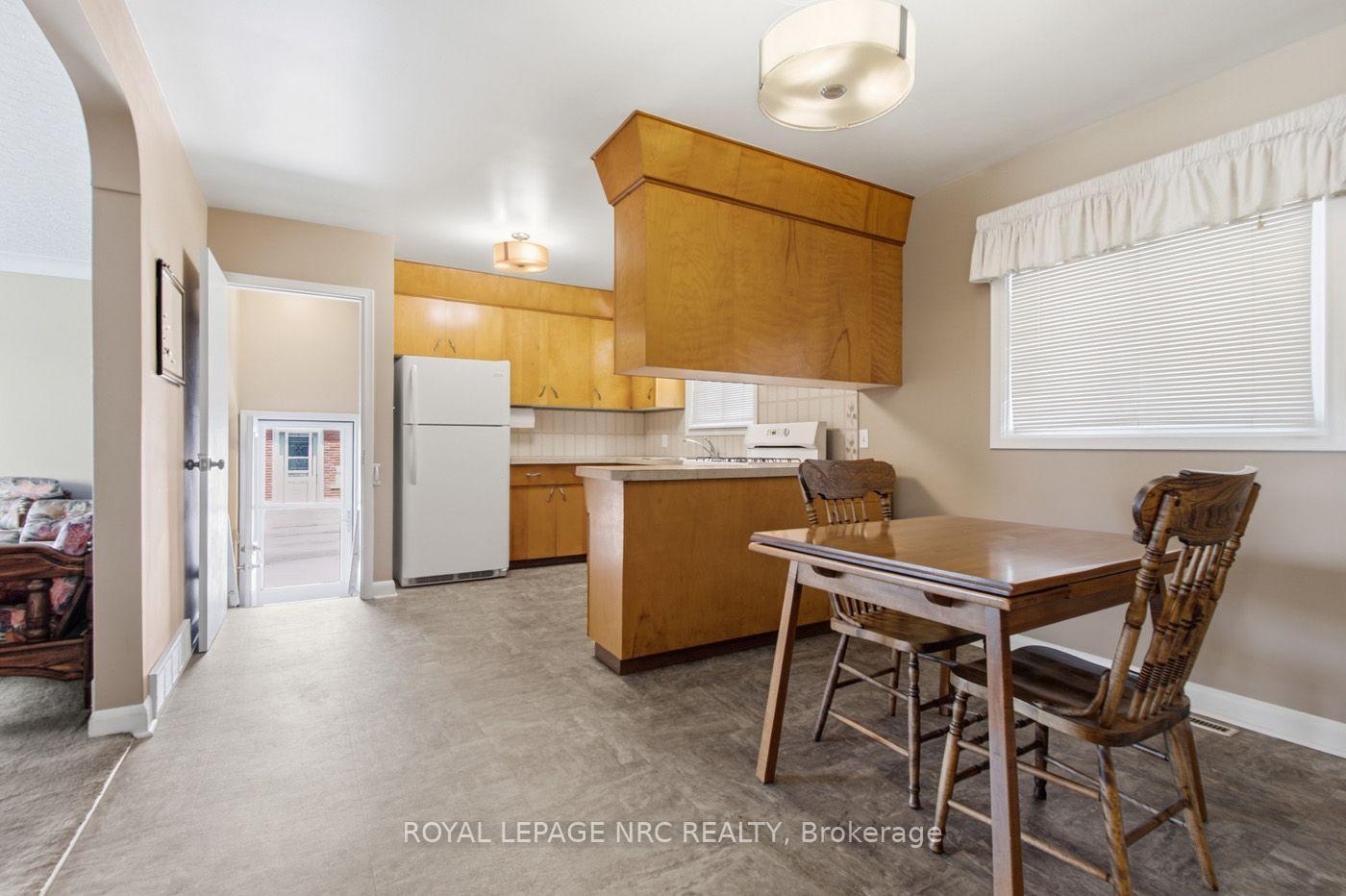 Photo 13 of 131 Joyce Avenue, Welland, Lincoln/Crowland — HOMEH