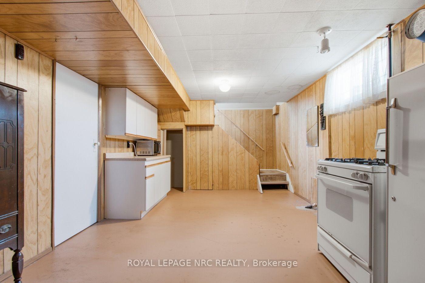 Photo 20 of 131 Joyce Avenue, Welland, Lincoln/Crowland — HOMEH