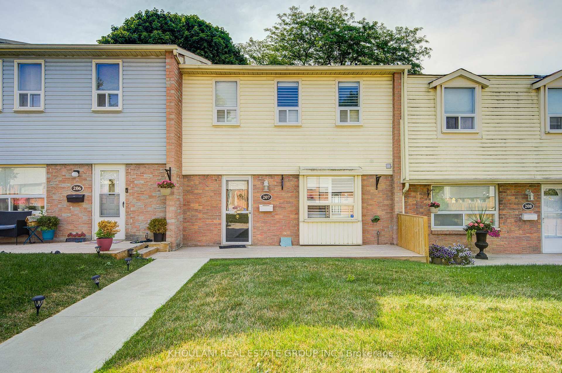 Front of Unit 207, 1055 Shawnmarr Road