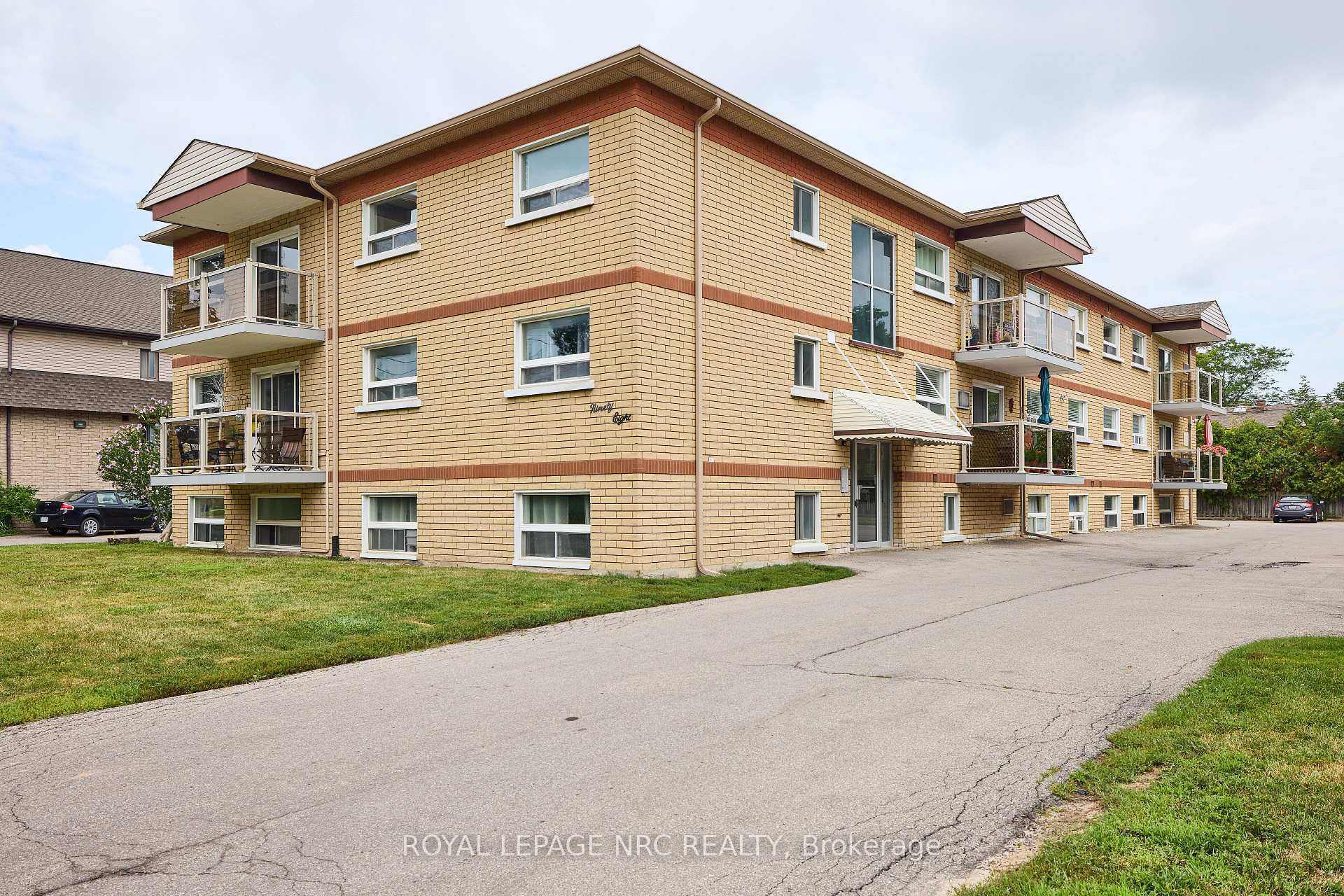 Photo of Unit 11, 98 Woodlawn Road